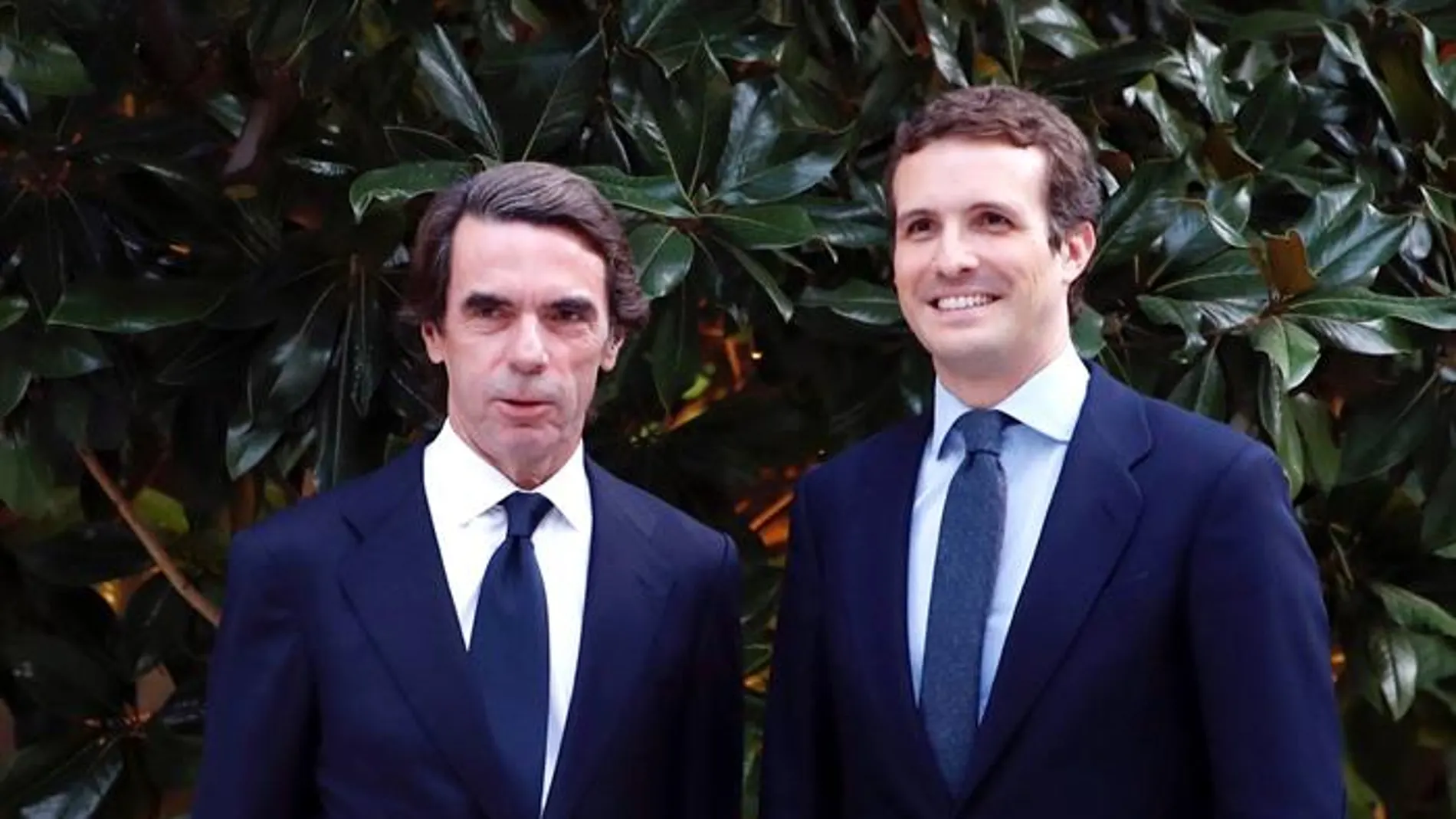 El expresidente del Gobierno José María Aznar, acompañado por el presidente del PP, Pablo Casado El expresidente del Gobierno José María Aznar, acompañado por el presidente del PP, Pablo Casado