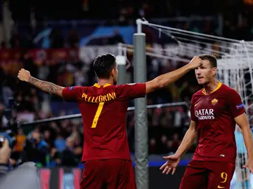 Dzeko y Pellegrini celebran un gol ante el CSKA Dzeko y Pellegrini celebran un gol ante el CSKA