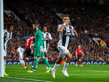 Dybala celebra su gol en Old Trafford