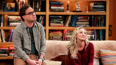 La romántica escena de Kaley Cuoco como Jack y Johnny Galecki como Rose de 'Titanic' que supera a la original