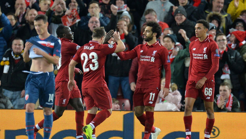 Shaqiri, Mané y Salah celebran un gol ante el Estrella Roja
