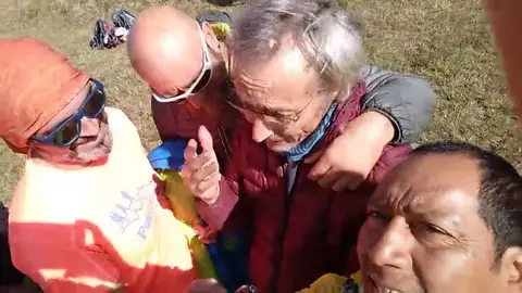 Rescatan en buen estado al parapentista español desaparecido durante cinco días en la India Rescatan en buen estado al parapentista español desaparecido durante cinco días en la India