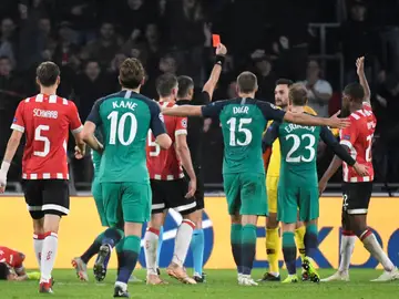Momento de la expulsión de Lloris Momento de la expulsión de Lloris
