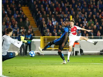 Golovin dispara a puerta ante el Brujas Golovin dispara a puerta ante el Brujas