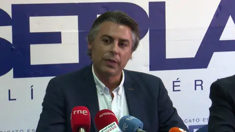 Acuerdo entre Sepla y Ryanair para que los pilotos de la compañía puedan adaptar sus contratos a la legislación española Acuerdo entre Sepla y Ryanair para que los pilotos de la compañía puedan adaptar sus contratos a la legislación española