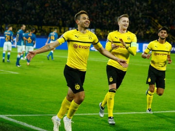 Los jugadores del Borussia Dortmund celebran un gol ante el Atlético