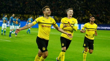 Los jugadores del Borussia Dortmund celebran un gol ante el Atlético