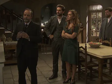 Julieta a Raimundo: "Habla de una vez y dinos por qué querías que nos fuéramos de La Casona" Julieta a Raimundo: "Habla de una vez y dinos por qué querías que nos fuéramos de La Casona"