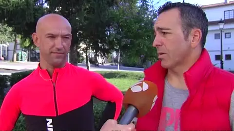 Los ciclistas agredidos por un camionero cuentan lo sucedido: "Ya salió con todas las ganas de agredir" Los ciclistas agredidos por un camionero cuentan lo sucedido: "Ya salió con todas las ganas de agredir"