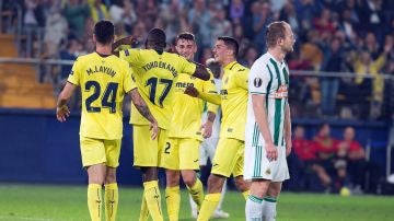 Los jugadores del Villarreal celebran un gol ante el Rapid de Viena