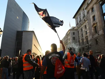 Miles de taxistas se manifiestan en Madrid Miles de taxistas se manifiestan en Madrid
