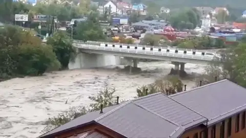 Las inundaciones en el sur de Rusia dejan dos muertos y un desaparecido Las inundaciones en el sur de Rusia dejan dos muertos y un desaparecido
