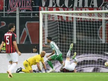 Sanabria anota ante Pepe Reina en San Siro Sanabria anota ante Pepe Reina en San Siro