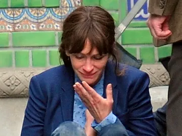 Julia Roberts confiesa que un compañero le salvó la vida en el rodaje de 'Homecoming' Julia Roberts confiesa que un compañero le salvó la vida en el rodaje de 'Homecoming'