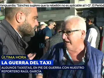 Un grupo de taxistas increpa a un reportero de 'Espejo Público' por emitir un reportaje: "Solo buscáis 'carnaza', lo manipuláis todo" Un grupo de taxistas increpa a un reportero de 'Espejo Público' por emitir un reportaje: "Solo buscáis 'carnaza', lo manipuláis todo"