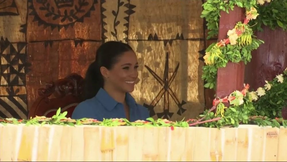 Meghan Markle y el príncipe Enrique tienen un ataque de risa en su visita a Tonga