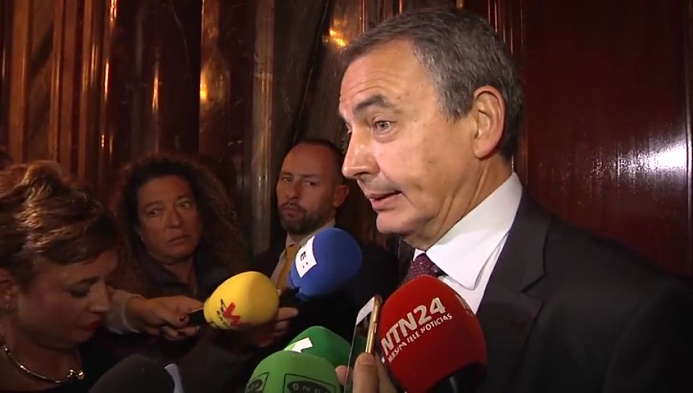 Zapatero cree que Casado se equivoca en su manera de hacer oposición