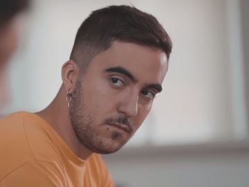 Beret en el videoclip de 'Te echo de menos'