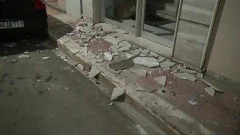 Un terremoto de magnitud 6’8 deja daños materiales en Grecia Un terremoto de magnitud 6’8 deja daños materiales en Grecia
