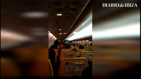 Pedida de mano en un vuelo de Ibiza Pedida de mano en un vuelo de Ibiza