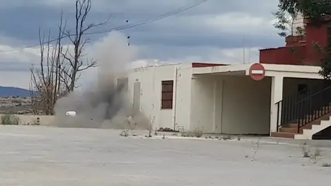 Detenidos seis jóvenes por colocar explosivos en edificios de Murcia Detenidos seis jóvenes por colocar explosivos en edificios de Murcia