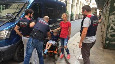 Detenidas tres personas por robar una silla de ruedas eléctrica a un menor