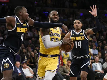 LeBron James, ante los Nuggets LeBron James, ante los Nuggets