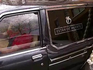 Premian al frutero que reparte su mercancía en un coche fúnebre Premian al frutero que reparte su mercancía en un coche fúnebre
