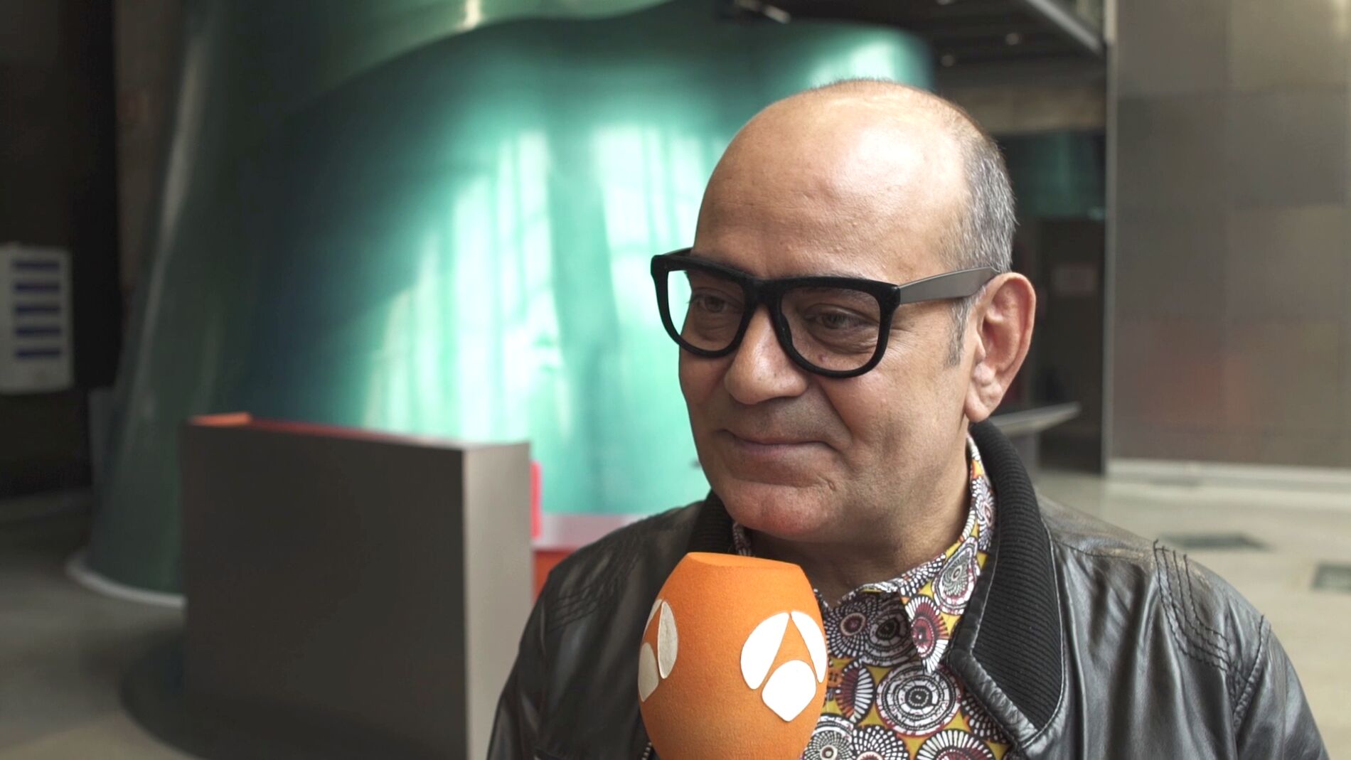 Jos&eacute; Corbacho se enfrenta la reto de imitar a Tequila con rock and roll y mucha pierna suelta