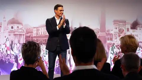 Pedro Sánchez en un acto del Partido Democrático de Italia Pedro Sánchez en un acto del Partido Democrático de Italia