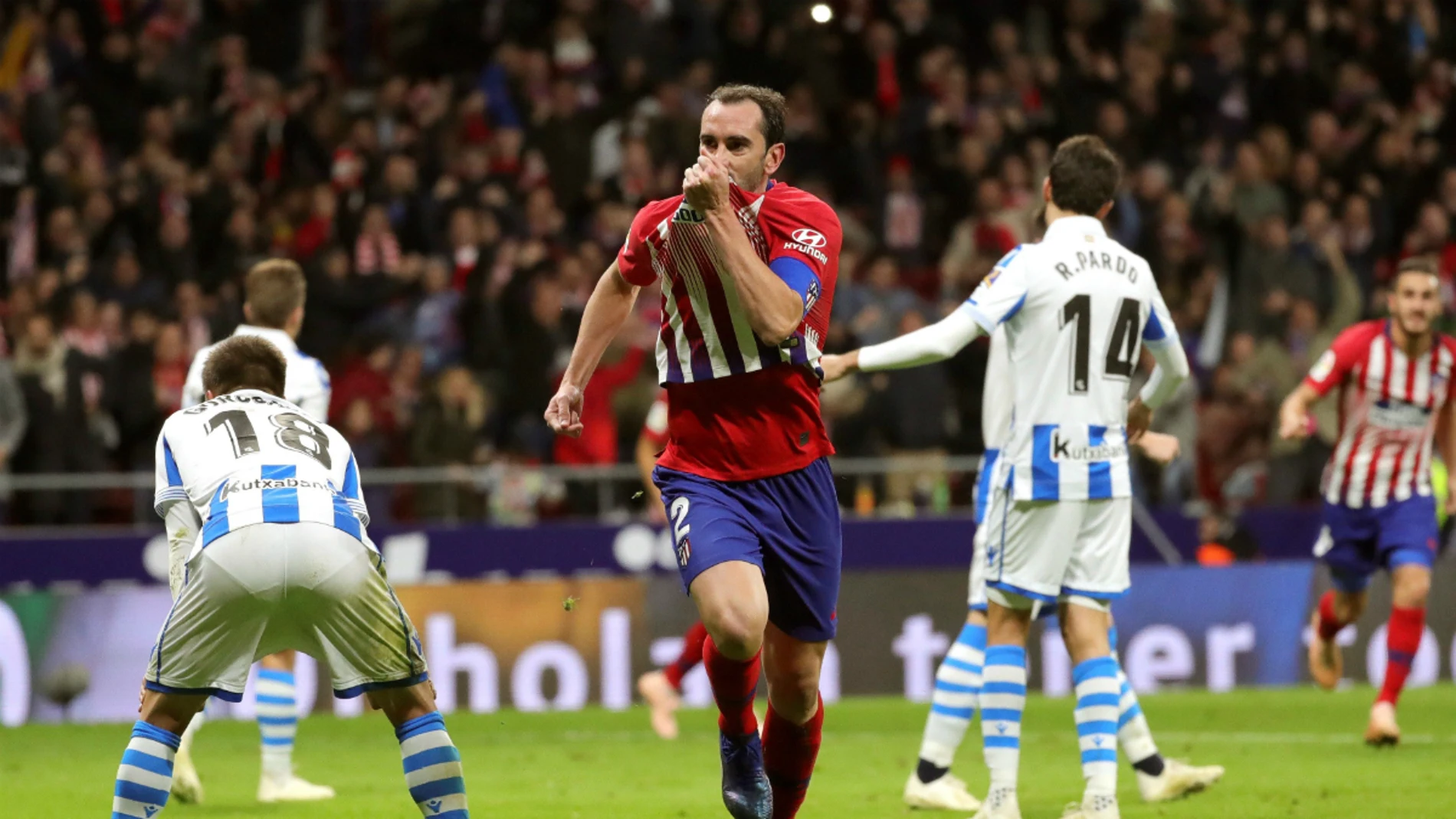 Diego Godín celebra un gol Diego Godín celebra un gol