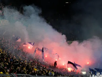 Bengalas en la zona del Hertha Bengalas en la zona del Hertha