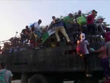 La caravana de migrantes que atraviesa México desestima el plan de regularización de Peña Nieto
