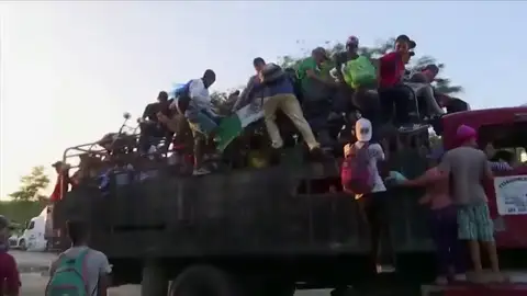 La caravana de migrantes que atraviesa México desestima el plan de regularización de Peña Nieto La caravana de migrantes que atraviesa México desestima el plan de regularización de Peña Nieto
