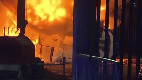 El helicóptero del dueño del Leicester, en llamas El helicóptero del dueño del Leicester, en llamas