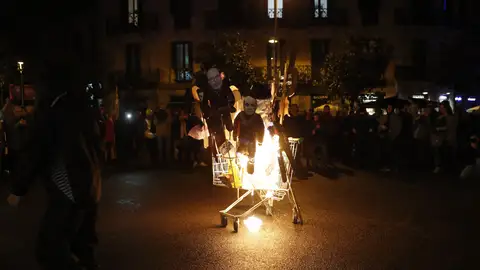 Los CDR queman monigotes del Rey y otros políticos Los CDR queman monigotes del Rey y otros políticos