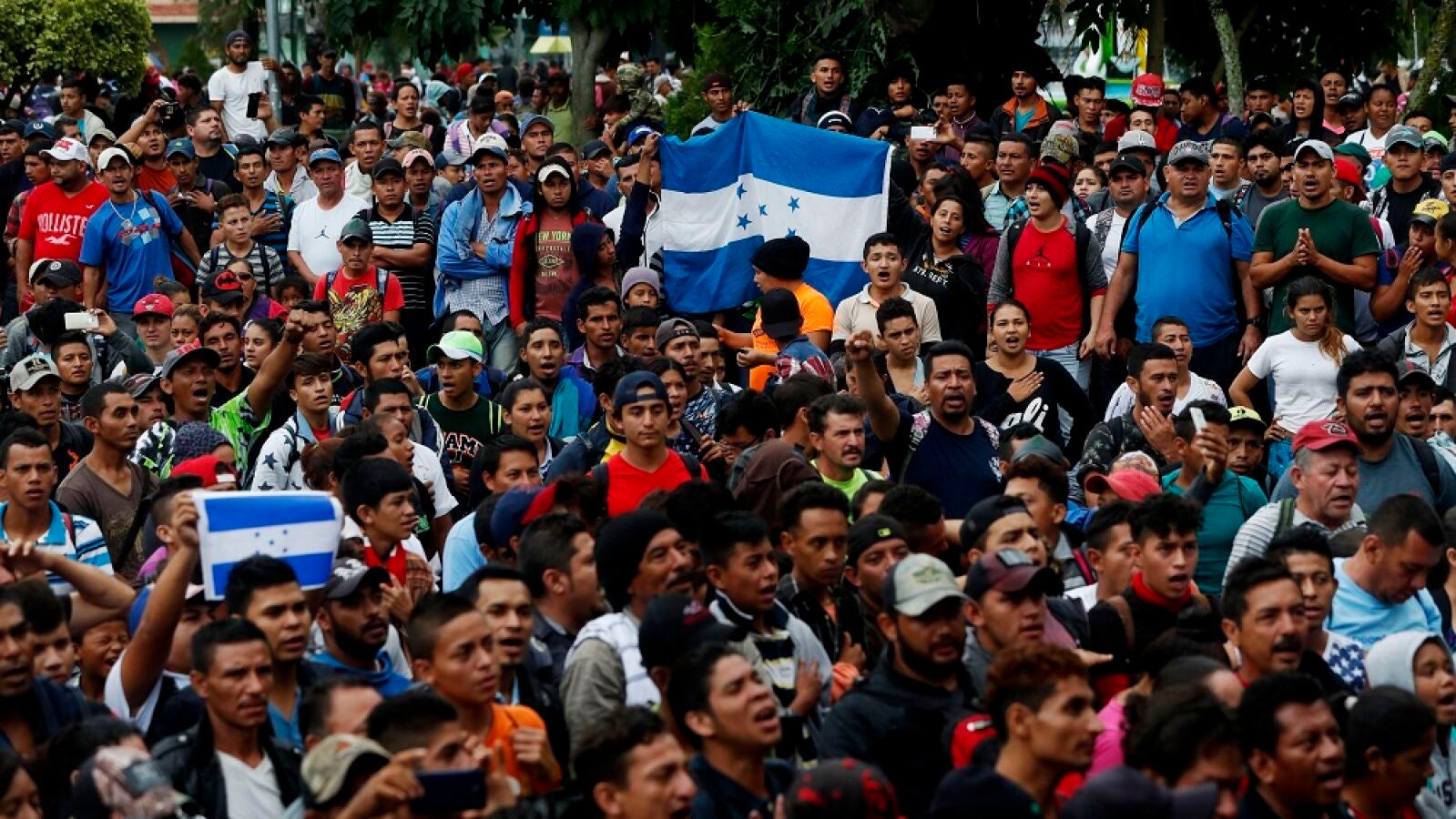 Ciudadanos de EEUU armados se dirigen hacia la frontera de EEUU con México para detener a los inmigrantes