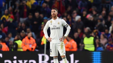 Ramos se lamenta tras un gol encajado ante el Barcelona en el Camp Nou