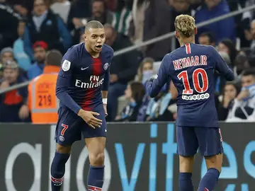 Mbappé y Neymar celebran un gol Mbappé y Neymar celebran un gol