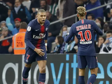 Mbappé y Neymar celebran un gol Mbappé y Neymar celebran un gol