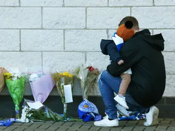 Flores en el estadio del Leicester Flores en el estadio del Leicester