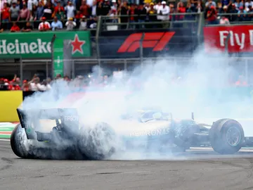 Hamilton hace un 'donut' en México Hamilton hace un 'donut' en México