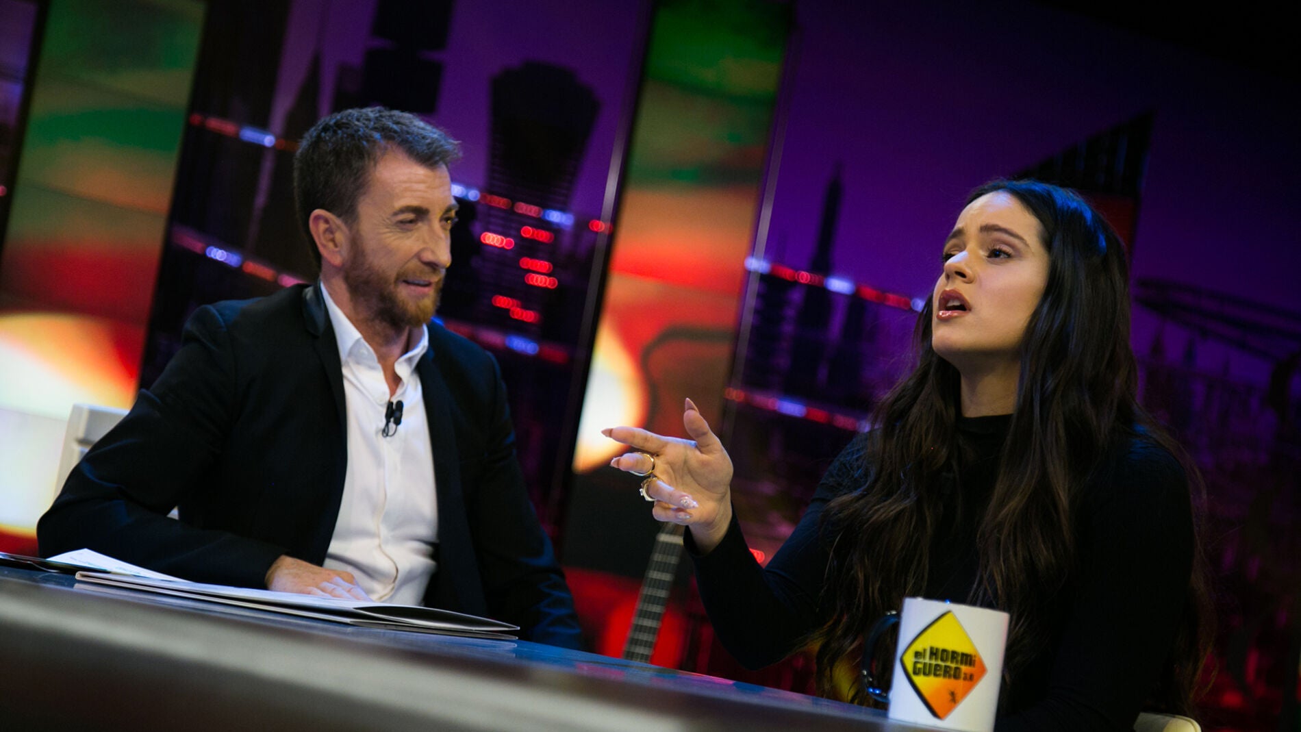 Rosal&iacute;a interpreta su nueva canci&oacute;n 'Bagdad' en ac&uacute;stico en 'El Hormiguero 3.0'