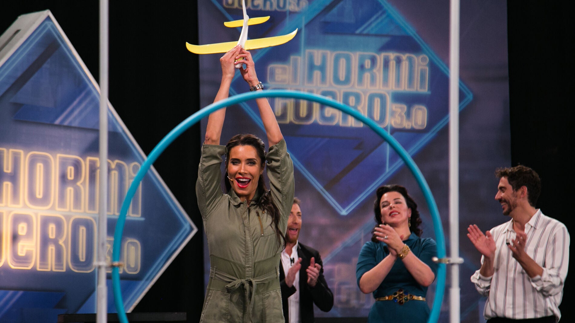 V&Iacute;DEO: La incre&iacute;ble t&eacute;cnica de Pilar Rubio para pilotar aviones de vuelo libre