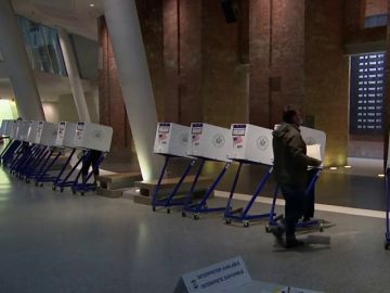 Abren los primeros colegios electorales en la costa este de Estados Unidos