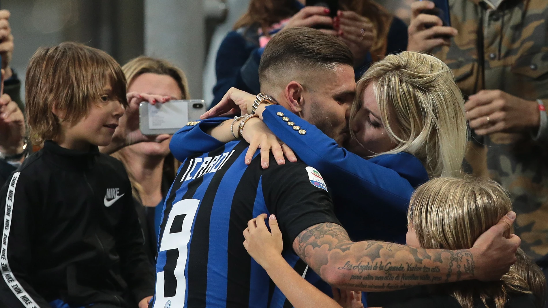 Icardi y Wanda Nara, durante un partido del Inter Icardi y Wanda Nara, durante un partido del Inter
