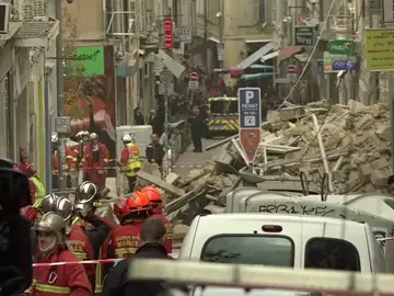 Hallan un muerto entre los escombros del edificio derrumbado en Marsella y hay al menos cinco desaparecidos Hallan un muerto entre los escombros del edificio derrumbado en Marsella y hay al menos cinco desaparecidos