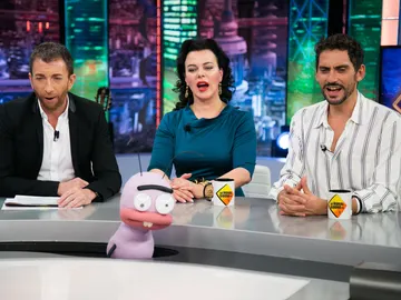 VÍDEO: Paco León y Debi Mazar demuestran su destreza en 'Culo o codo' con Trancas y Barrancas VÍDEO: Paco León y Debi Mazar demuestran su destreza en 'Culo o codo' con Trancas y Barrancas