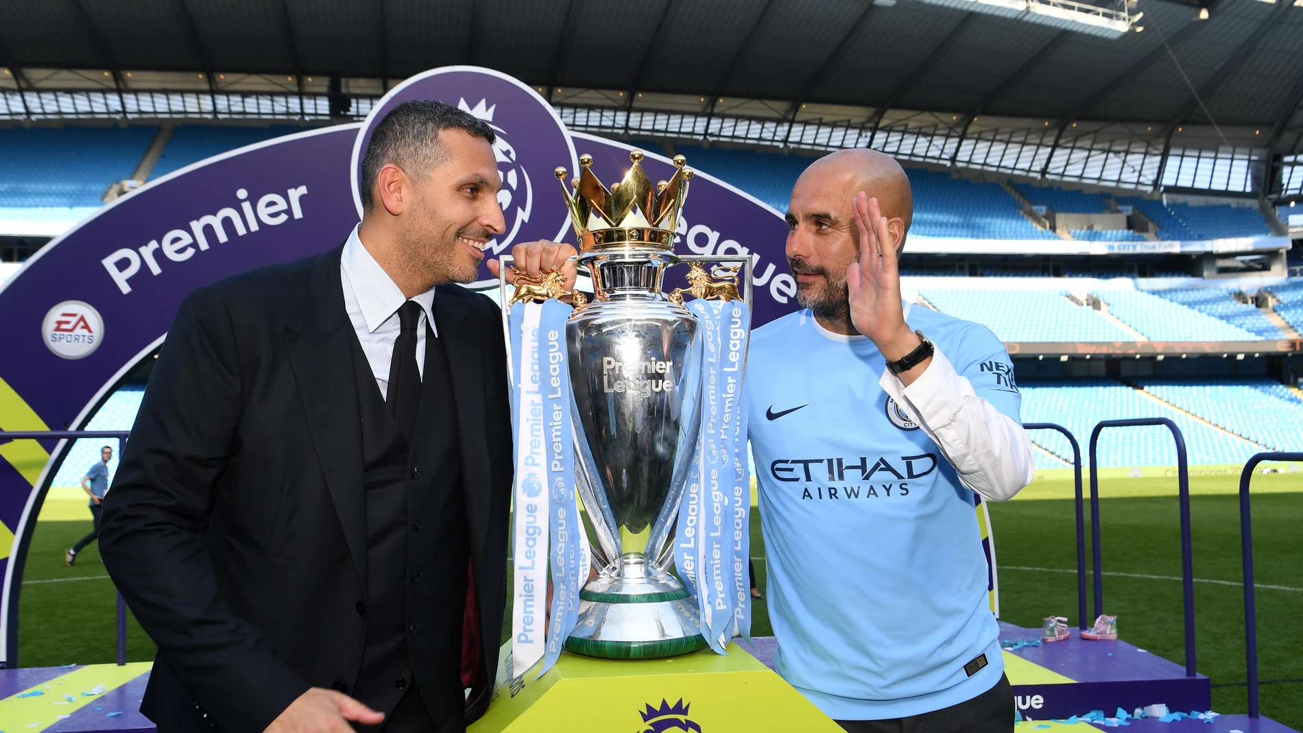 Khaldoon al-Mubarak, presidente del Manchester City, junto a Pep Guardiola Khaldoon al-Mubarak, presidente del Manchester City, junto a Pep Guardiola