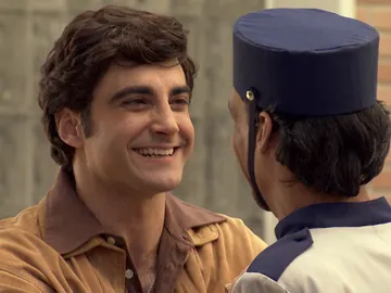 Álvaro planea una noche romántica con Carolina Álvaro planea una noche romántica con Carolina